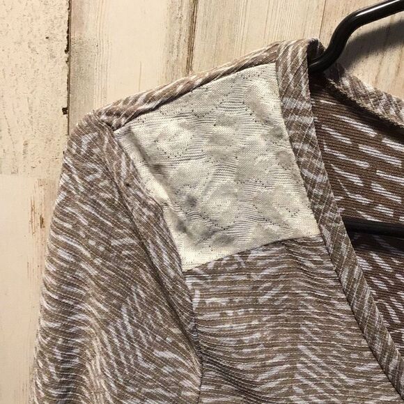 Blouse inside out design from BKE size medium - Picture 3 of 4